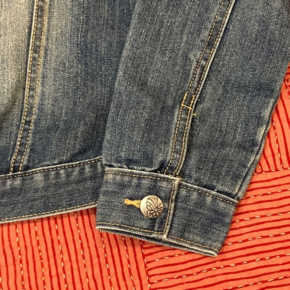 Large 10-12 years Blue Jean Jacket with butterfly motif on buttons - Picture 4 of 15